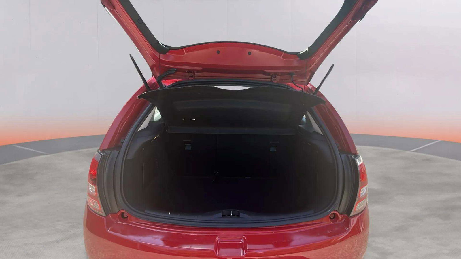 https://cdn-flexicar.caraffinity.it/public_appraisal_images_pro/images/stock/184365/qfz0AoBBjb__6864 JWZ_b22a5238fa724344a386b807ac0f5582_Interior_16.jpeg.jpg